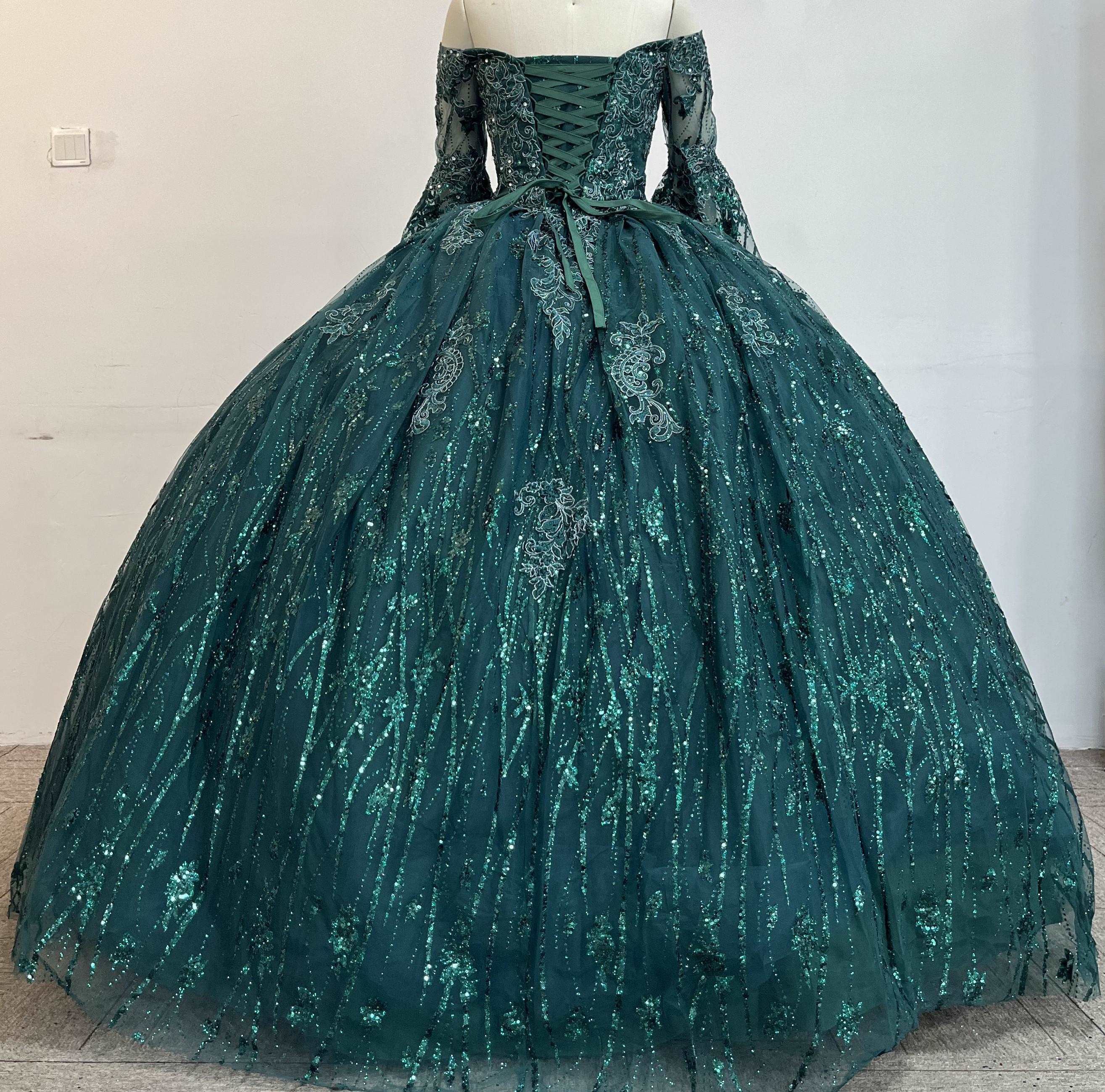 (LIVE 20) Fine gowns, 3D embroidery, weave dreamy tales.