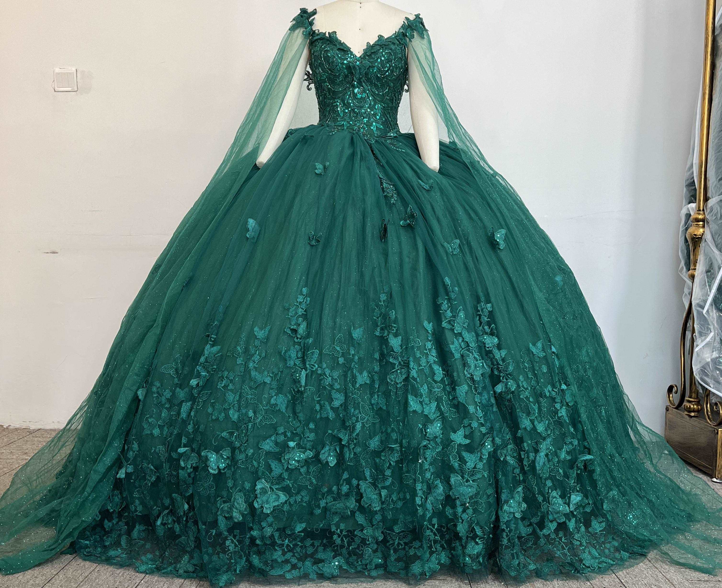(LIVE 18) Fine gowns, 3D embroidery, weave dreamy tales.
