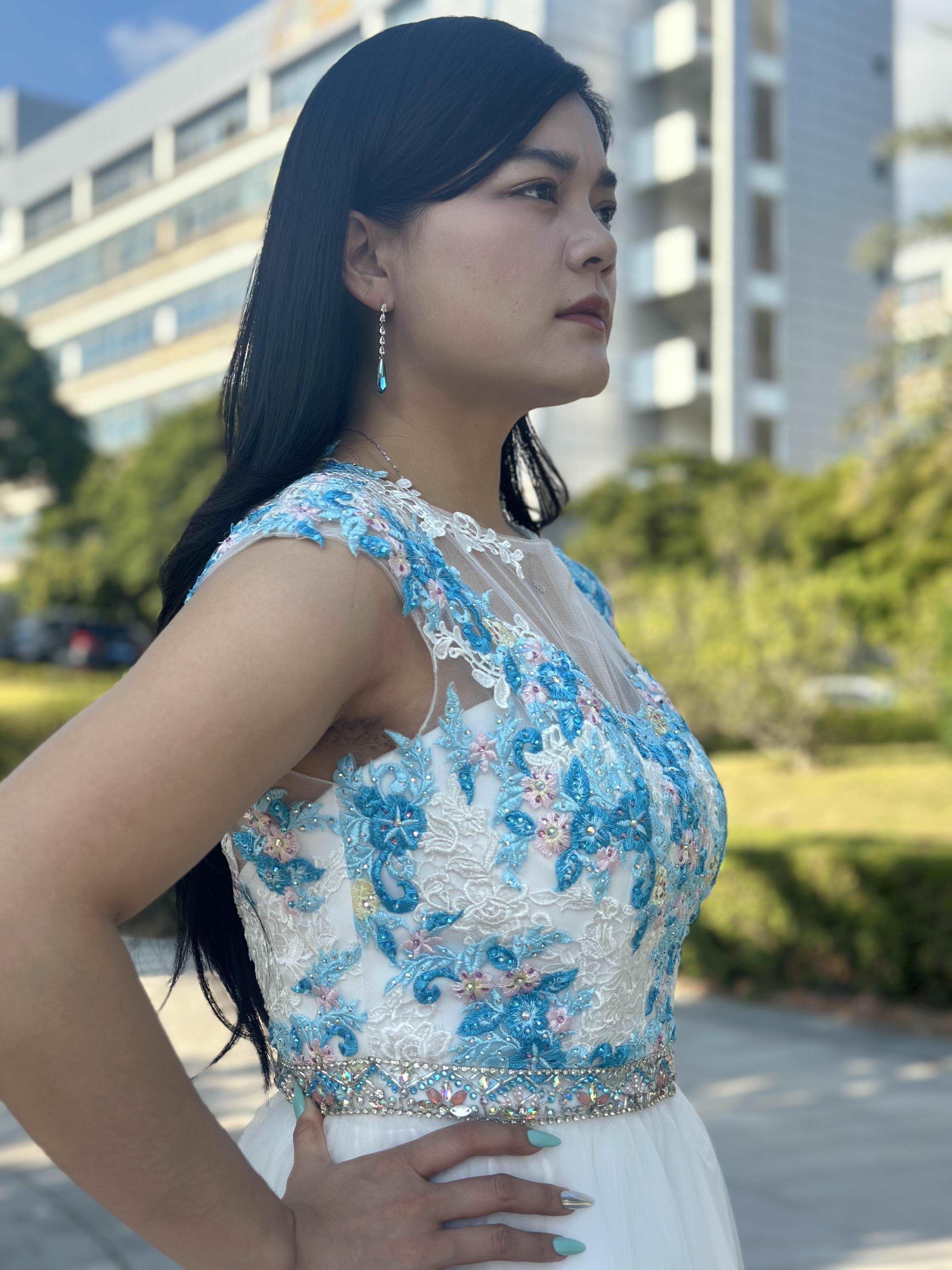 A beautiful gown, off-shoulder, reveals noble air.