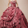 (LIVE 41) A beautiful gown, off-shoulder, reveals noble air.