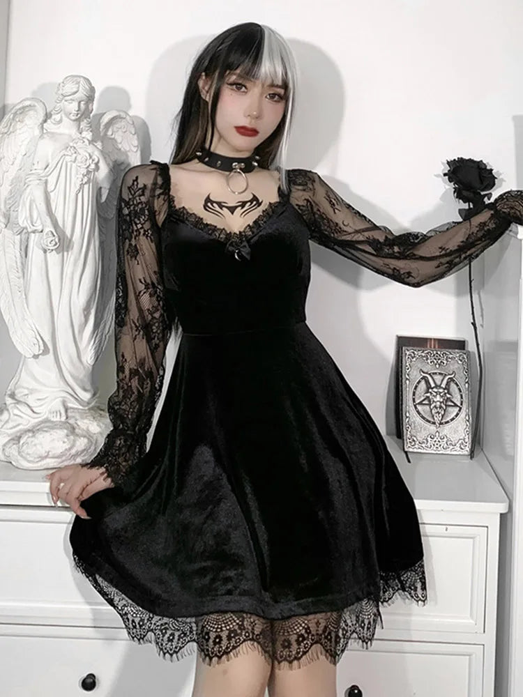 Vestido gótico de terciopelo para damas con ribete de encaje.