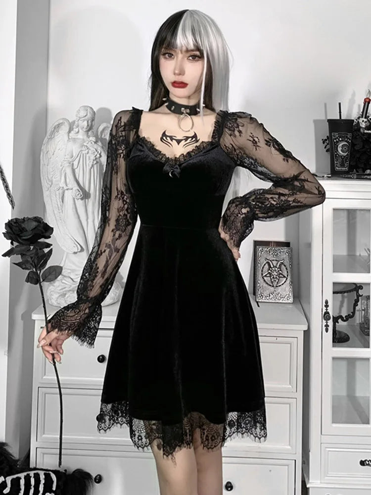Vestido gótico de terciopelo para damas con ribete de encaje.