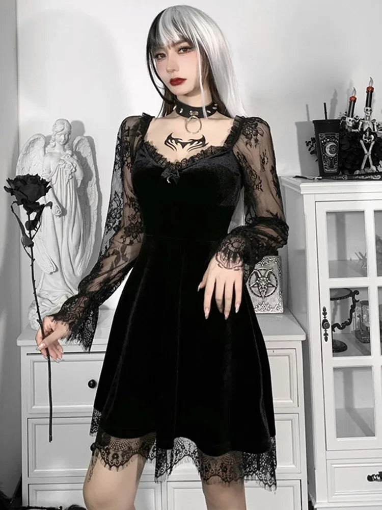 Vestido gótico de terciopelo para damas con ribete de encaje.