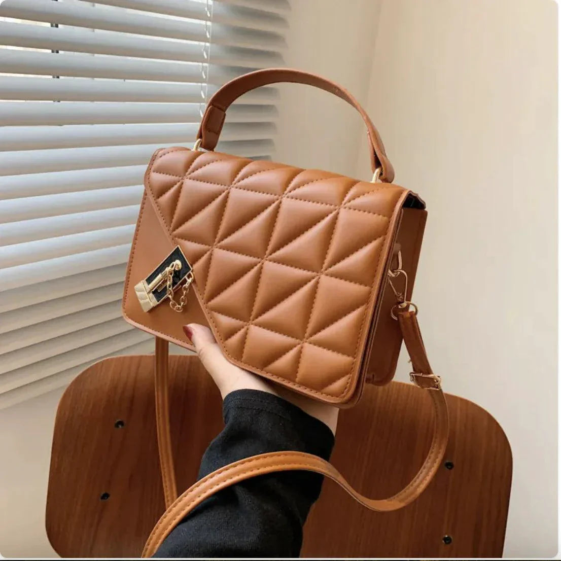 MANDOTOS Rhombus Pattern PU Leather Shoulder Bag 22 14 7 Cm Black Compact Messenger With Zipper Closure