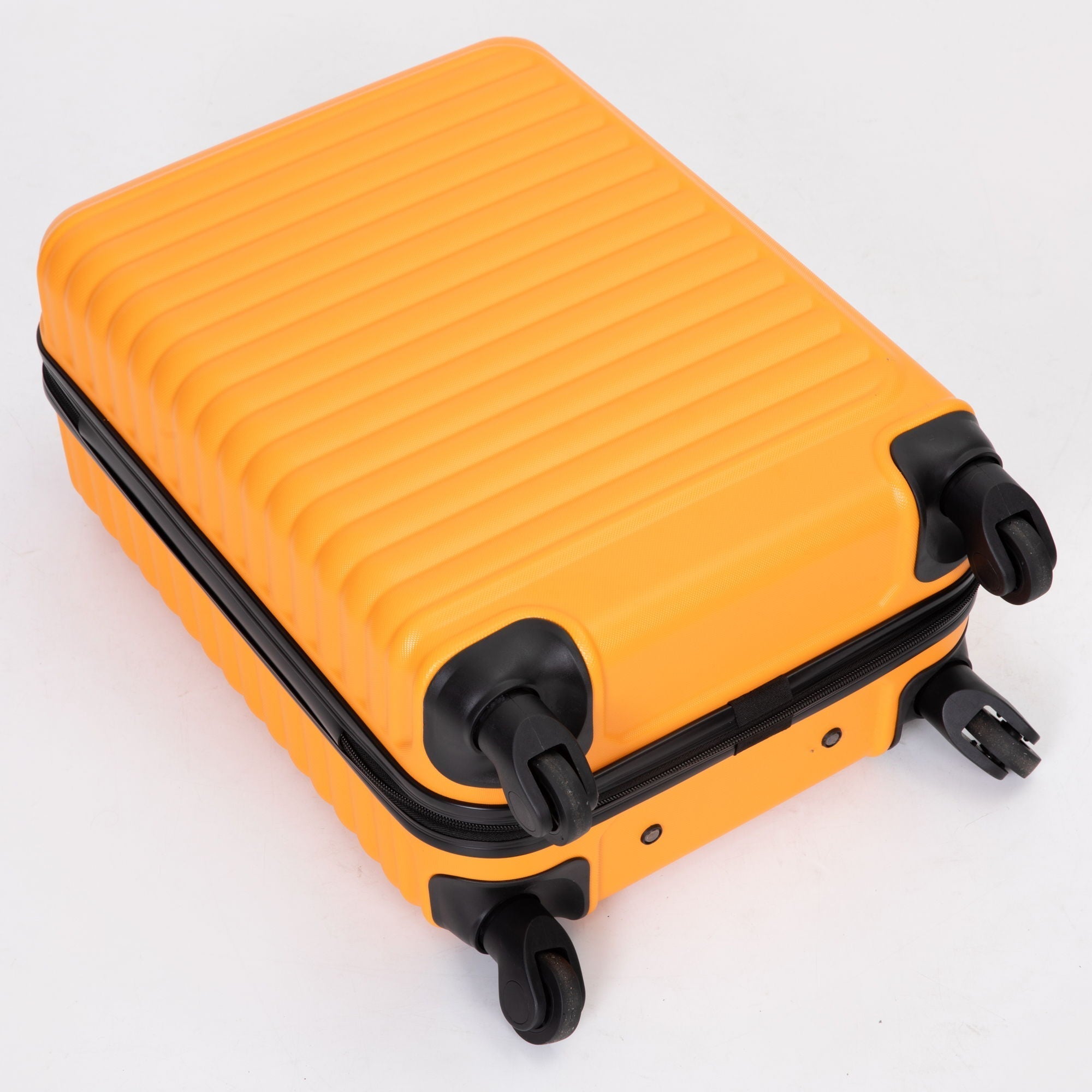 20" Carry On Lightweight Hardside Luggage with Spinner Wheels