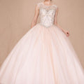 (LIVE 59) A beautiful gown, off-shoulder, reveals noble air.