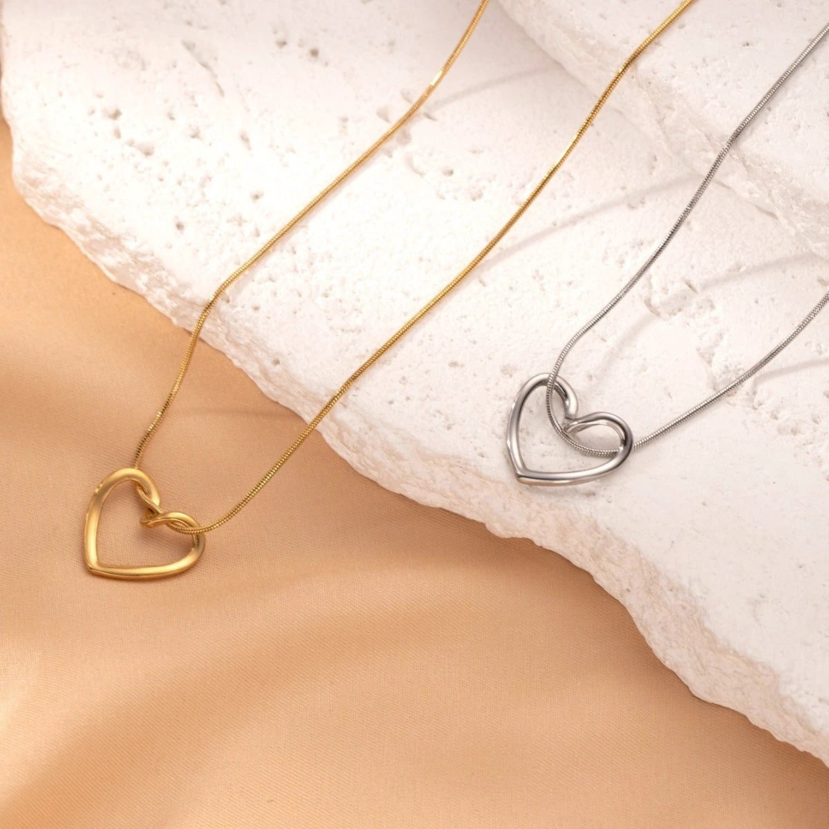Stainless Steel Twist Hollow Heart Necklace - Clavicle Chain